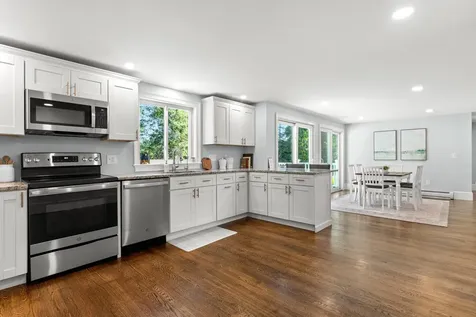 10 Irving Street Salem NH 03079