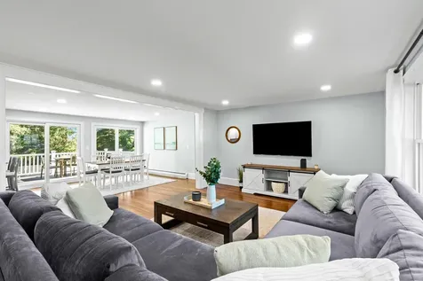 10 Irving Street Salem NH 03079