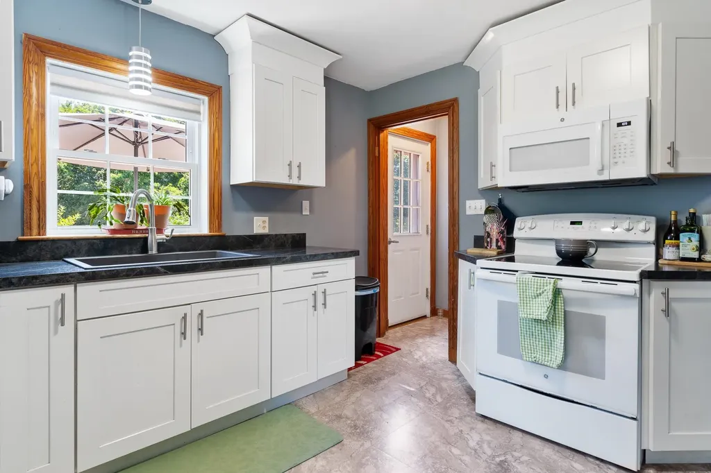 19 Pleasant Street Merrimack NH 03054