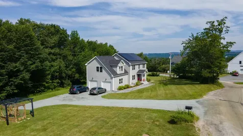 18 Stonehouse Road New London NH 03257