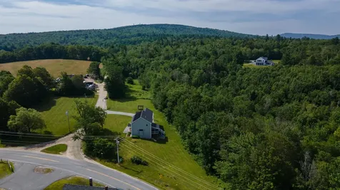 18 Stonehouse Road New London NH 03257