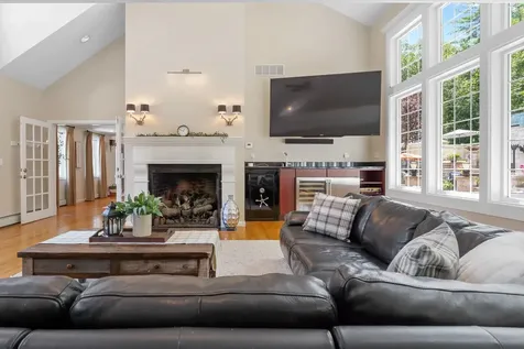 127 Hooksett Road Auburn NH 03032