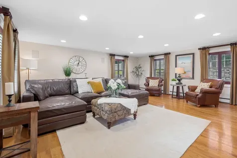 127 Hooksett Road Auburn NH 03032