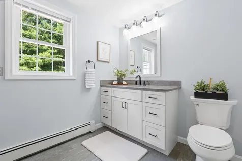 127 Hooksett Road Auburn NH 03032