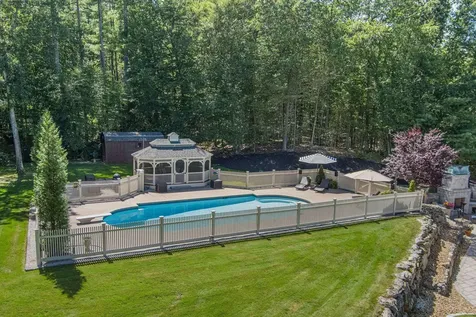 127 Hooksett Road Auburn NH 03032