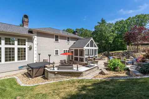 127 Hooksett Road Auburn NH 03032