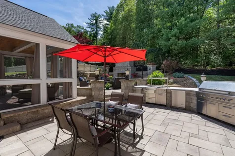 127 Hooksett Road Auburn NH 03032