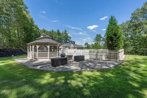127 Hooksett Road Auburn NH 03032