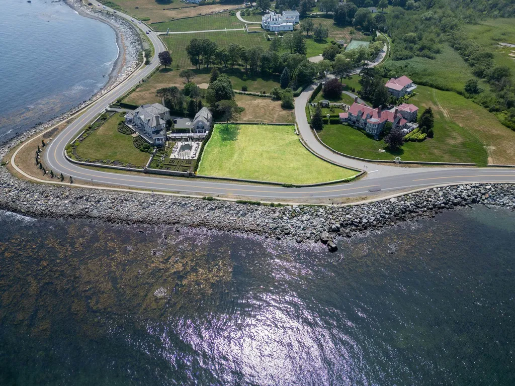 33 Willow Avenue North Hampton NH 03862