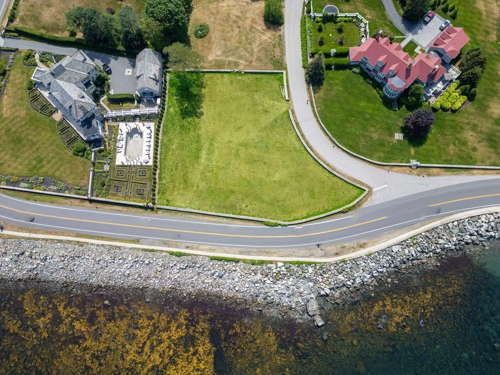 33 Willow Avenue North Hampton NH 03862