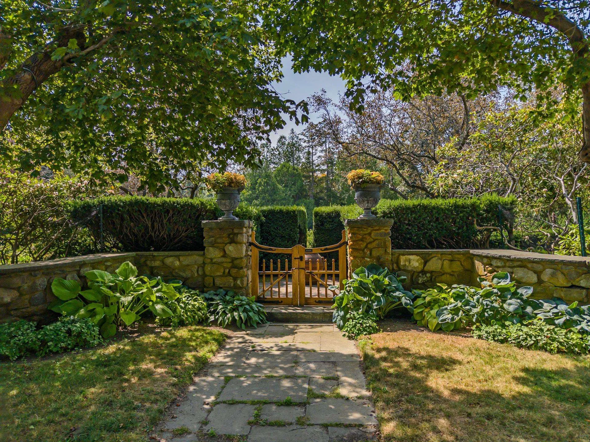 33 Willow Avenue North Hampton NH 03862