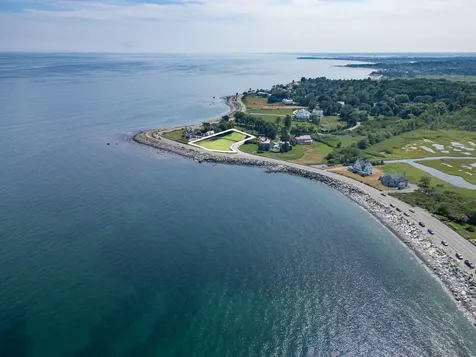 33 Willow Avenue North Hampton NH 03862