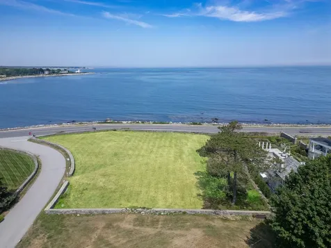 33 Willow Avenue North Hampton NH 03862