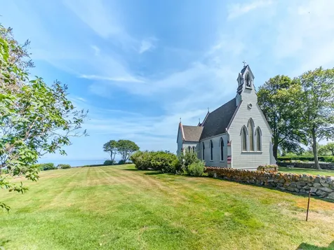 33 Willow Avenue North Hampton NH 03862