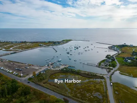 33 Willow Avenue North Hampton NH 03862