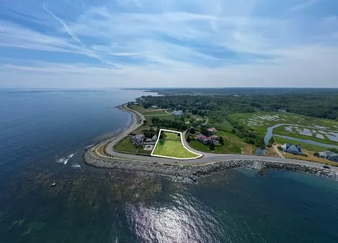 33 Willow Avenue North Hampton NH 03862