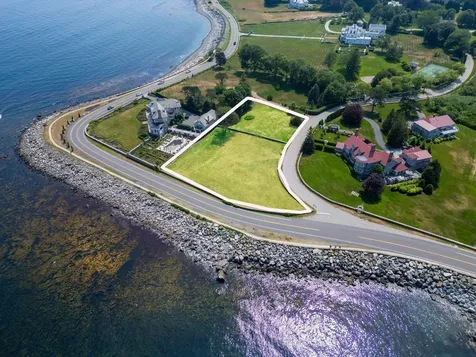 33 Willow Avenue North Hampton NH 03862