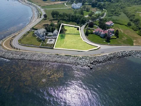 33 Willow Avenue North Hampton NH 03862