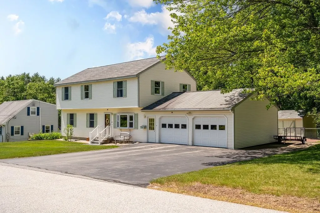4 Summit Drive Hooksett NH 03106
