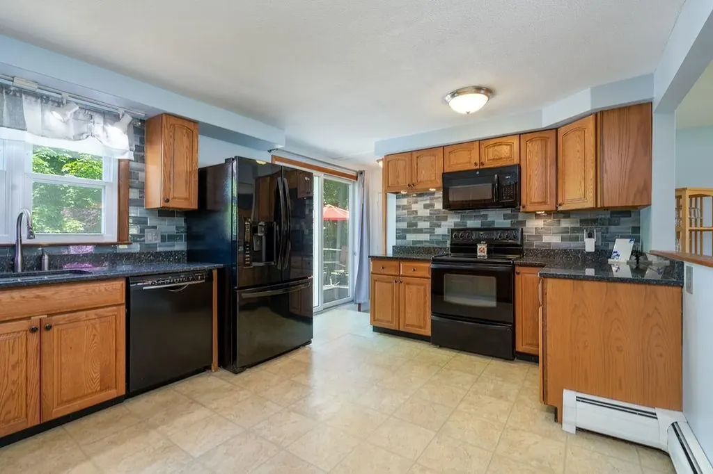 4 Summit Drive Hooksett NH 03106