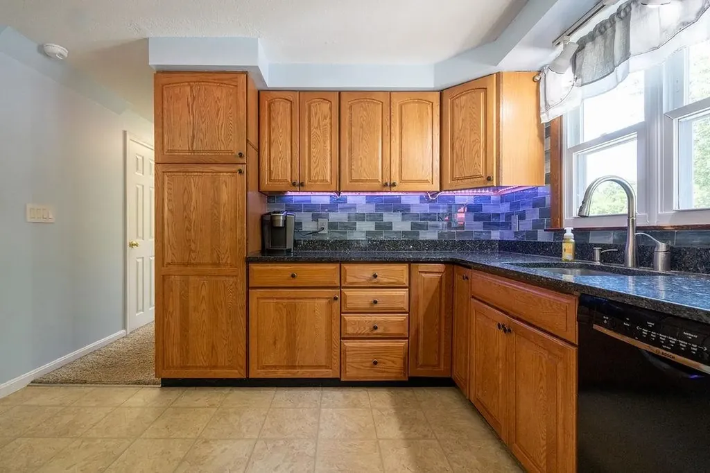 4 Summit Drive Hooksett NH 03106