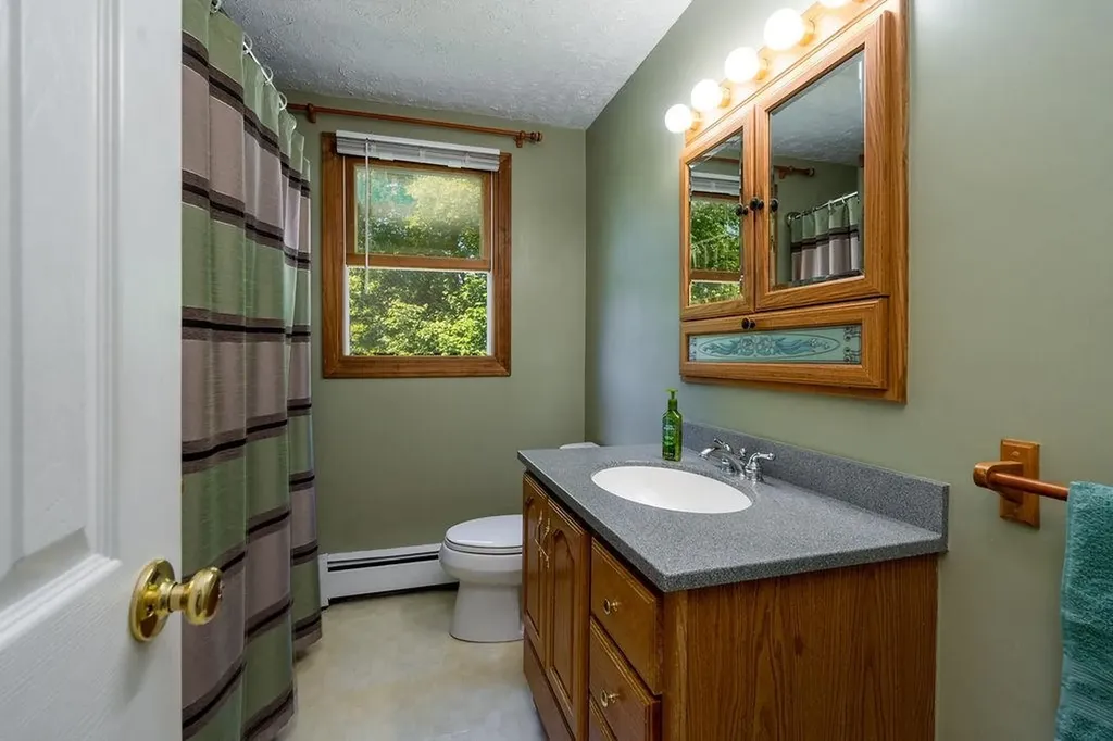 4 Summit Drive Hooksett NH 03106