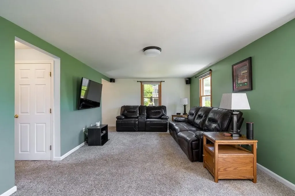 4 Summit Drive Hooksett NH 03106