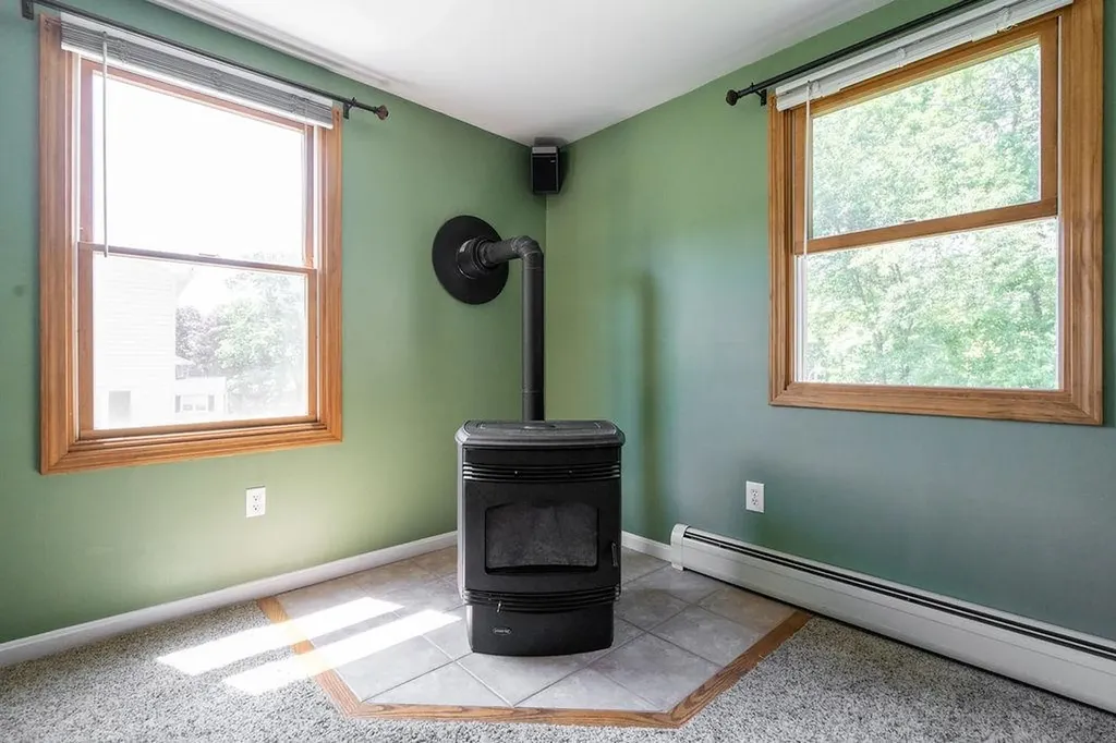 4 Summit Drive Hooksett NH 03106