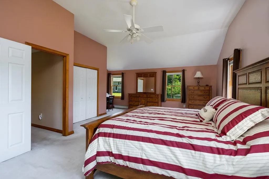 4 Summit Drive Hooksett NH 03106