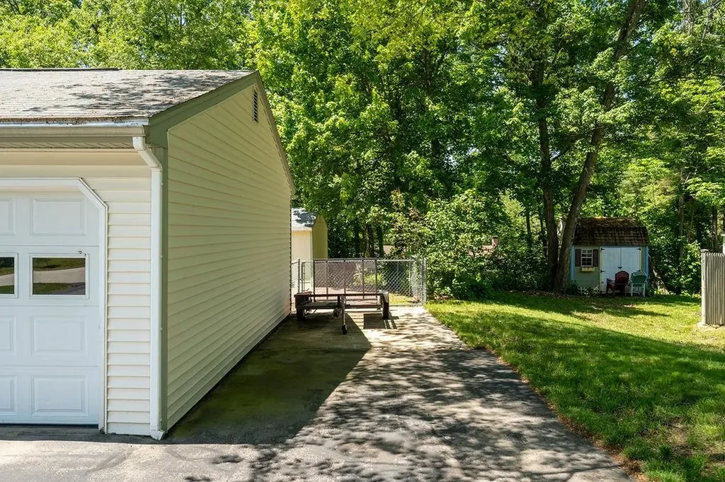 4 Summit Drive Hooksett NH 03106