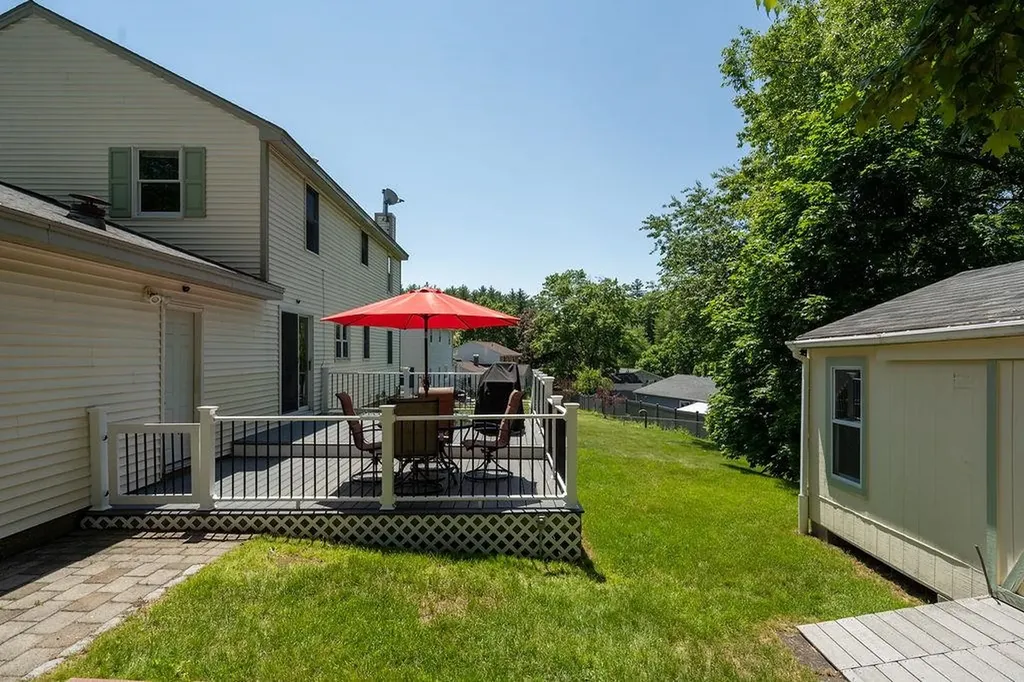 4 Summit Drive Hooksett NH 03106