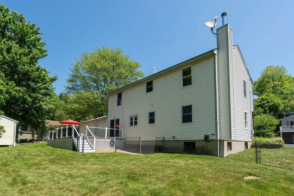 4 Summit Drive Hooksett NH 03106