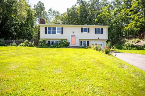 16 Damon Drive Essex VT 05452