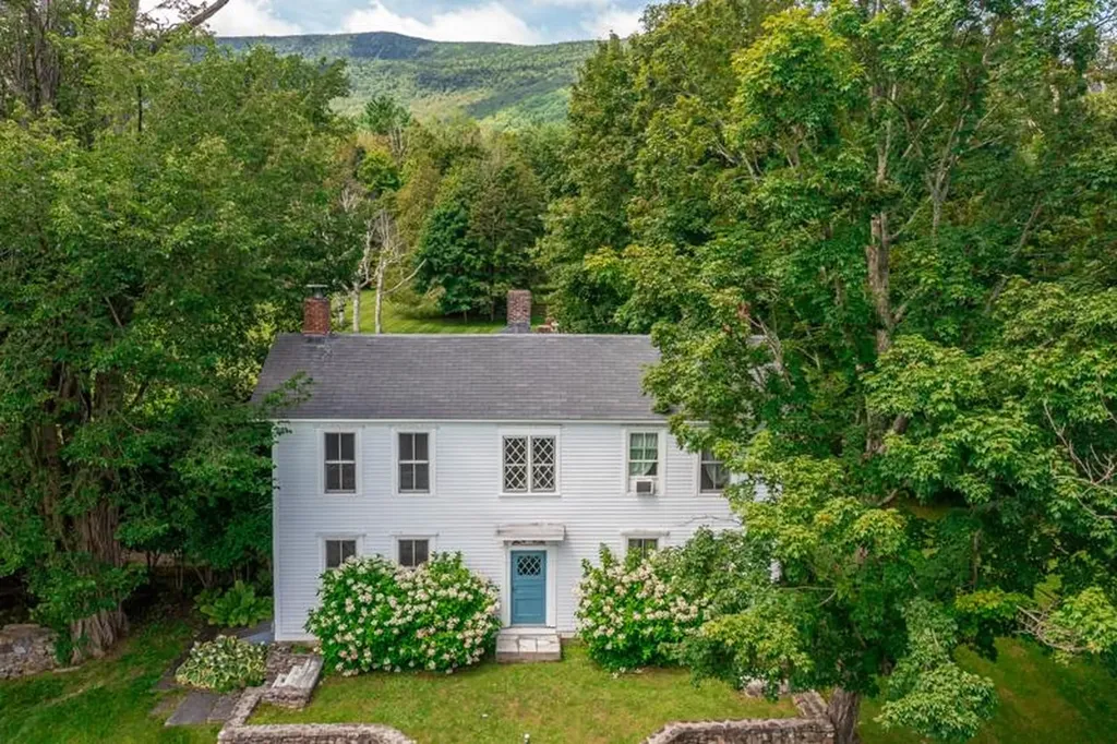 671 West Road Manchester VT 05254