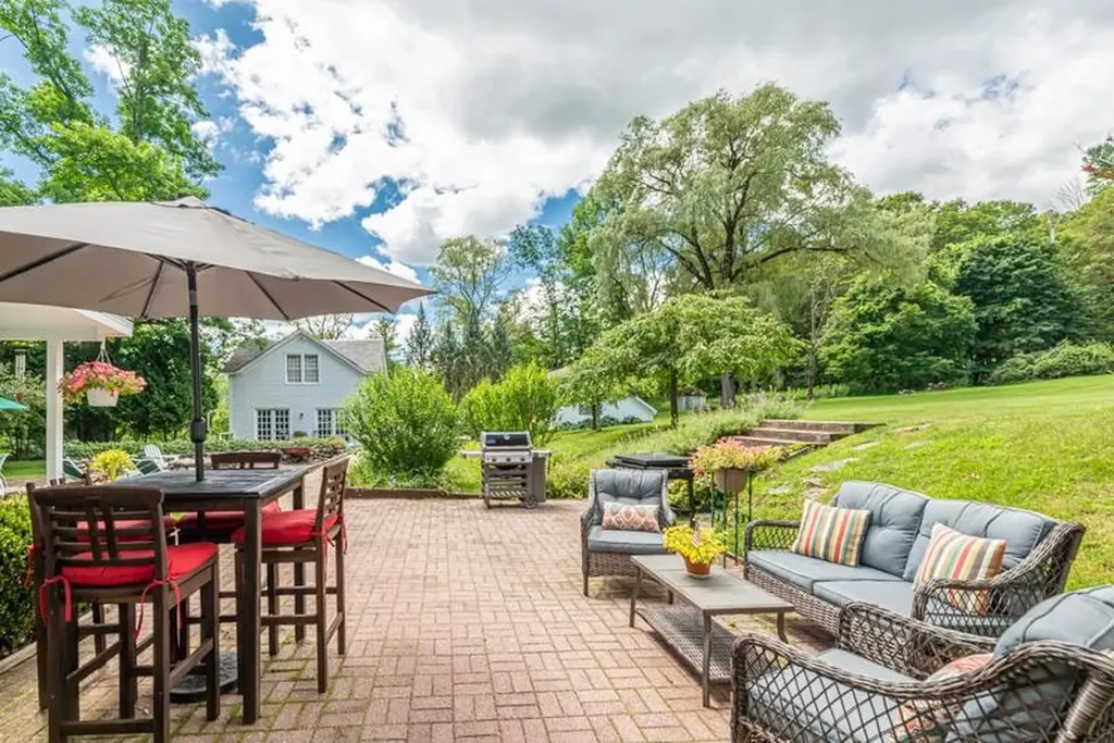 671 West Road Manchester VT 05254