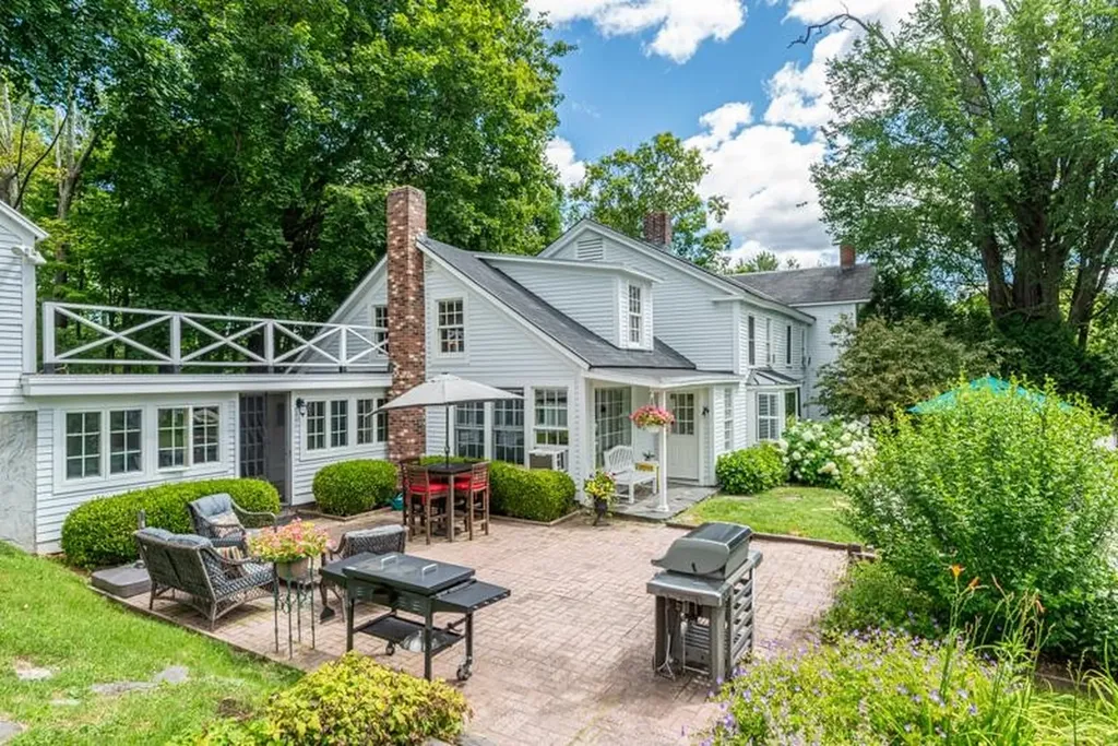 671 West Road Manchester VT 05254