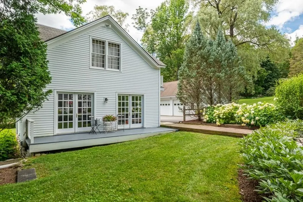 671 West Road Manchester VT 05254