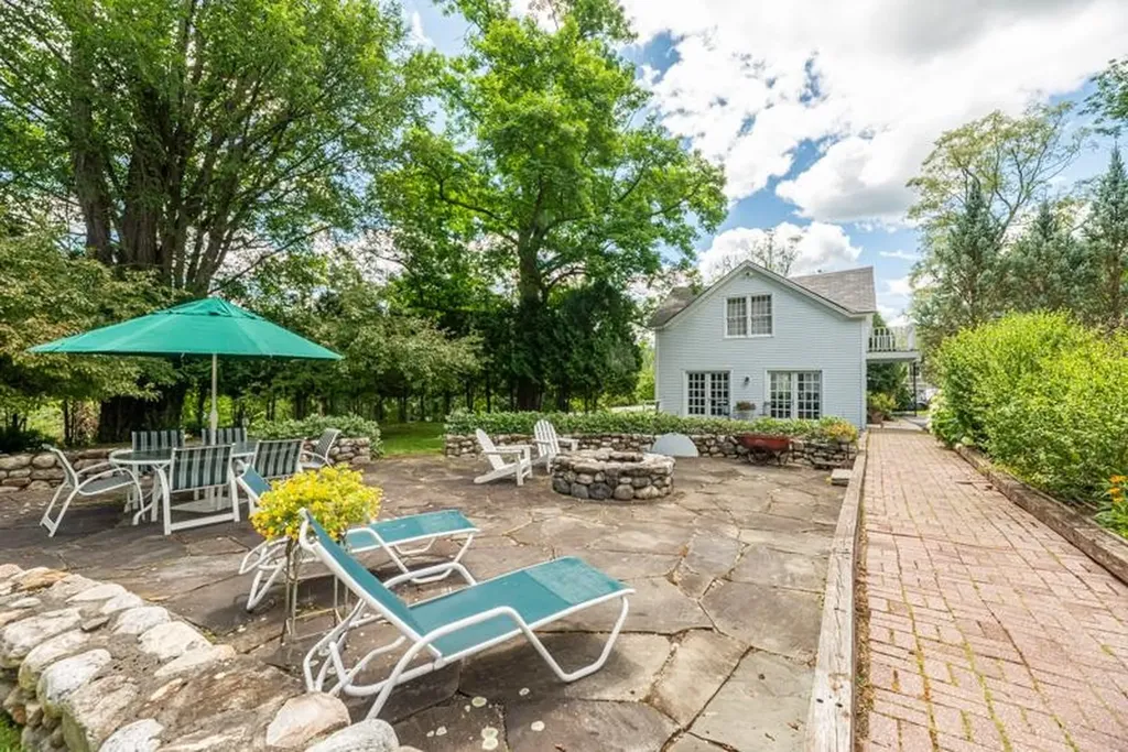 671 West Road Manchester VT 05254