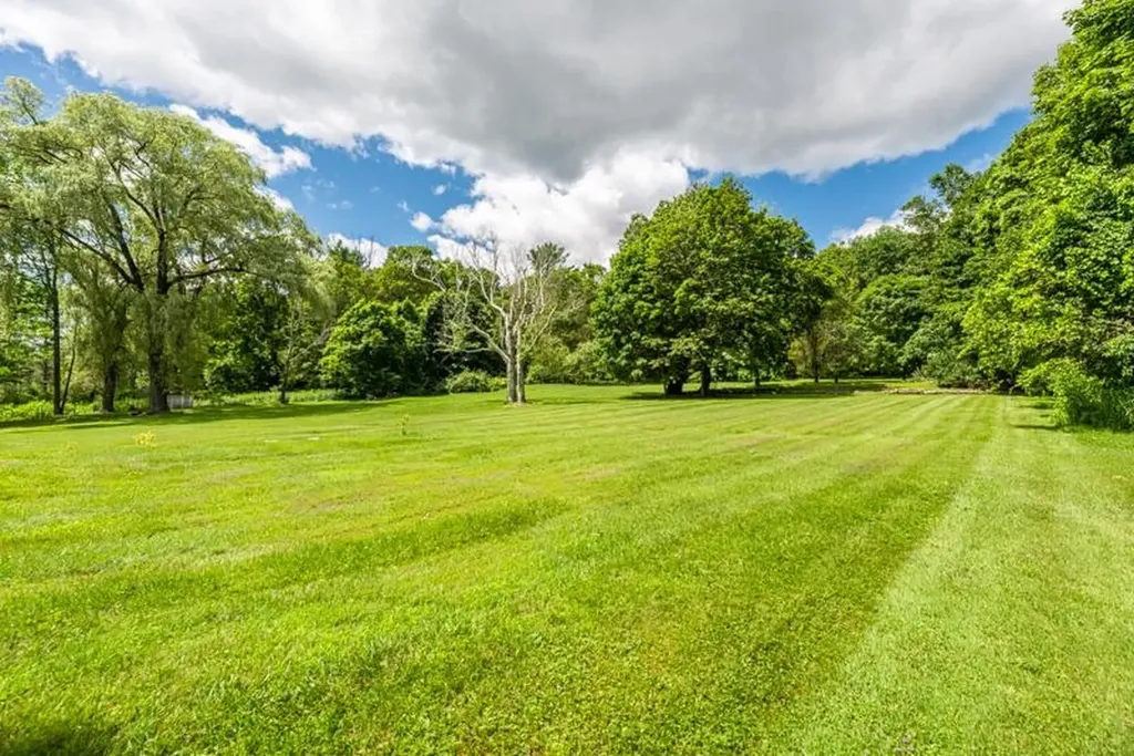 671 West Road Manchester VT 05254