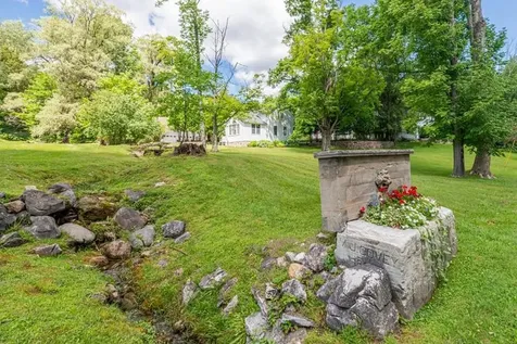 671 West Road Manchester VT 05254