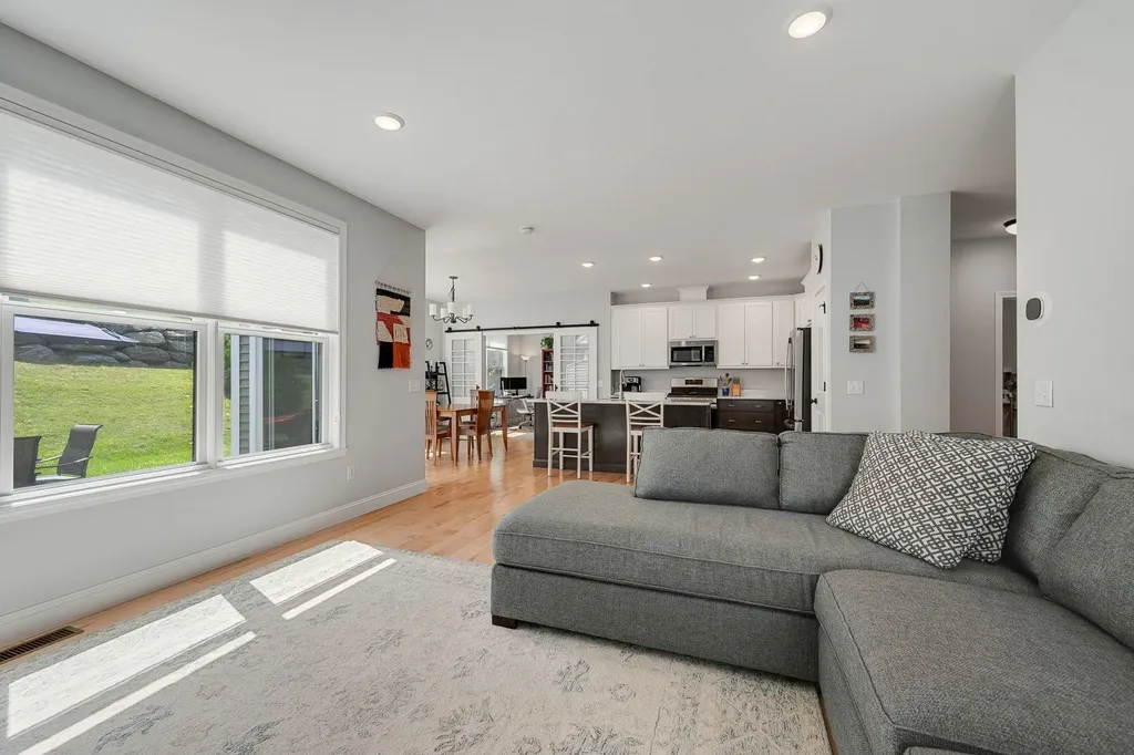 39 Ledge Way South Burlington VT 05403