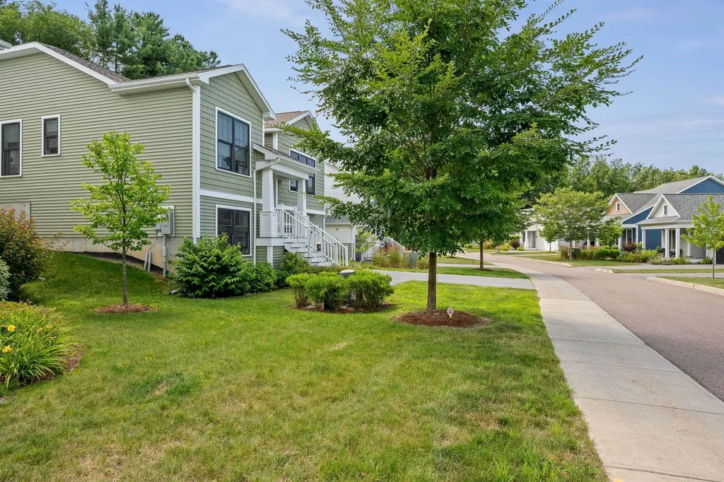 39 Ledge Way South Burlington VT 05403