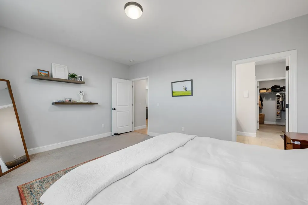 39 Ledge Way South Burlington VT 05403