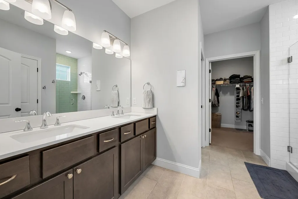 39 Ledge Way South Burlington VT 05403