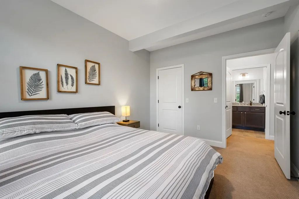 39 Ledge Way South Burlington VT 05403