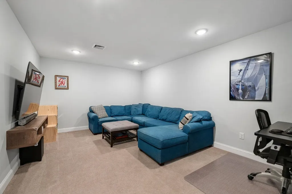 39 Ledge Way South Burlington VT 05403