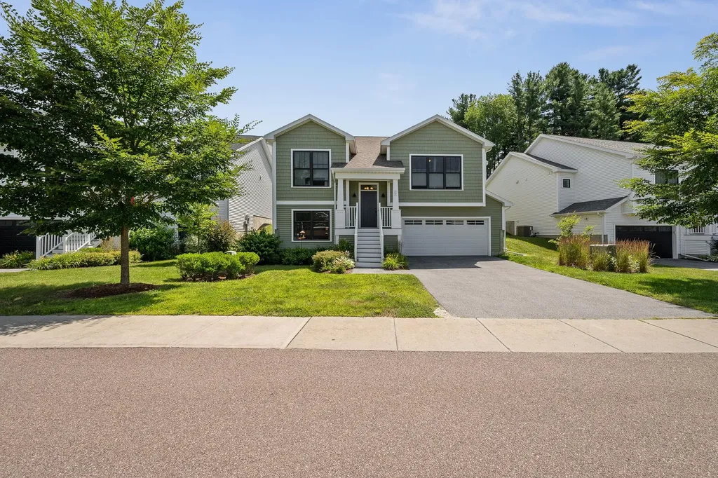 39 Ledge Way South Burlington VT 05403