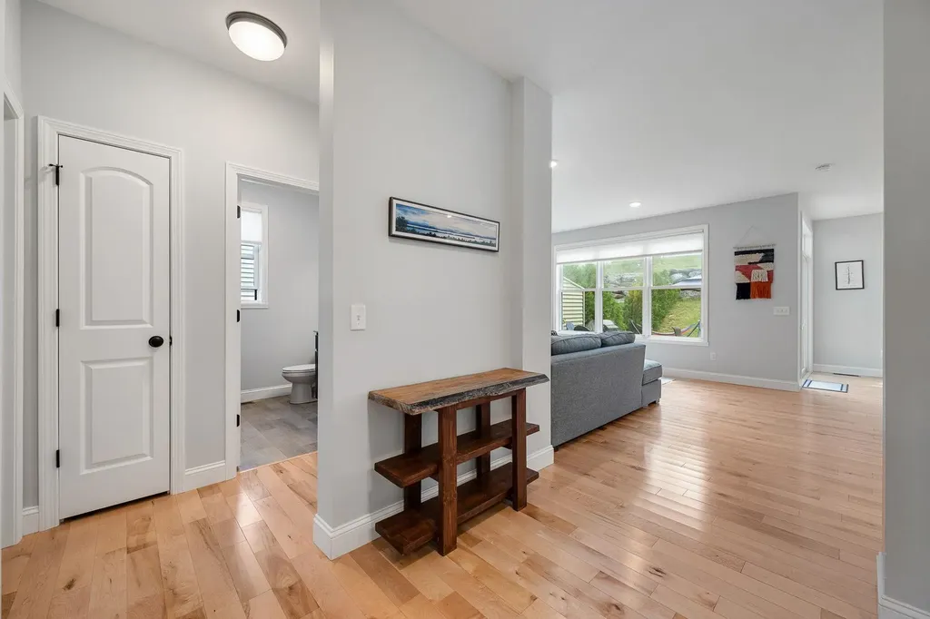 39 Ledge Way South Burlington VT 05403