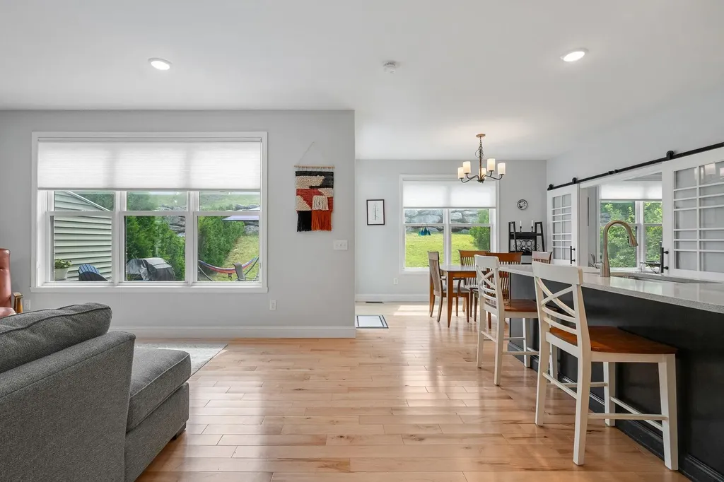 39 Ledge Way South Burlington VT 05403