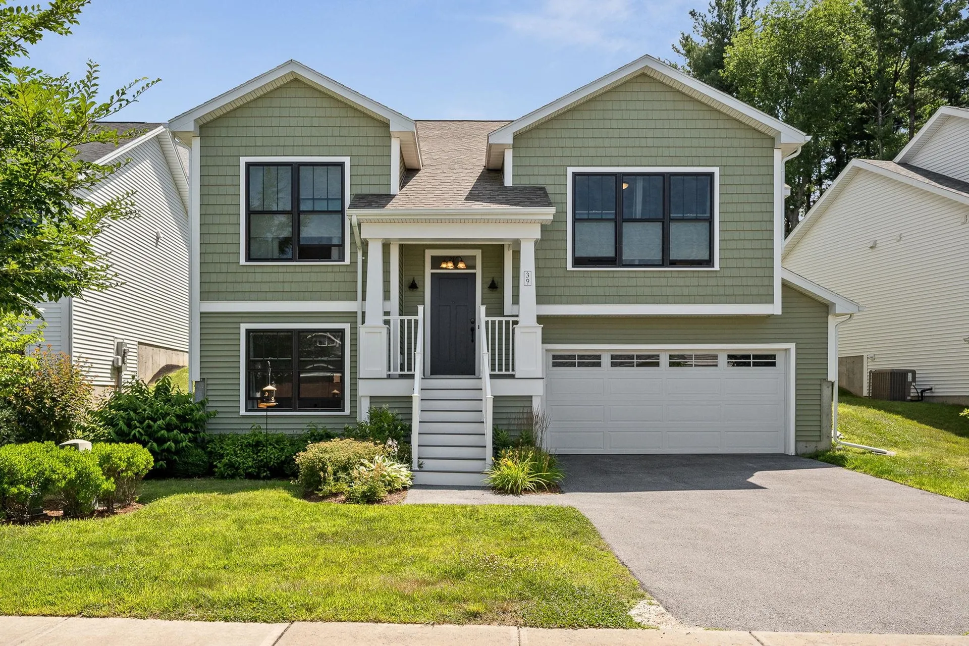 39 Ledge Way South Burlington VT 05403